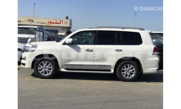 Buy Import Toyota Land Cruiser White Car in Import - Dubai in Central Buy Import Toyota Land Cruiser White Car in Import - Dubai in Central
