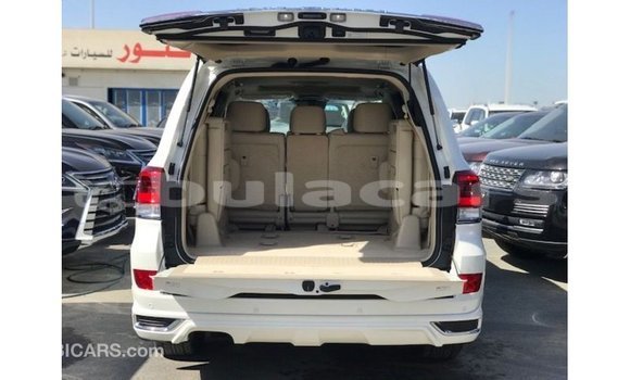 Buy Import Toyota Land Cruiser White Car in Import - Dubai in Central Buy Import Toyota Land Cruiser White Car in Import - Dubai in Central
