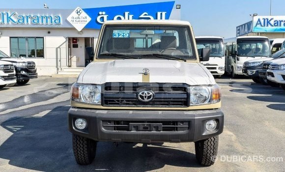 Acheter Import Voiture Toyota Land Cruiser Beige à Import - Dubai, Central Acheter Import Voiture Toyota Land Cruiser Beige à Import - Dubai, Central