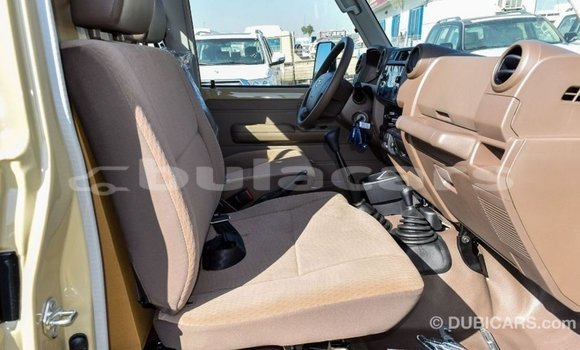 Acheter Import Voiture Toyota Land Cruiser Beige à Import - Dubai, Central Acheter Import Voiture Toyota Land Cruiser Beige à Import - Dubai, Central