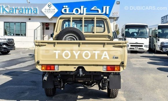 Acheter Import Voiture Toyota Land Cruiser Beige à Import - Dubai, Central Acheter Import Voiture Toyota Land Cruiser Beige à Import - Dubai, Central