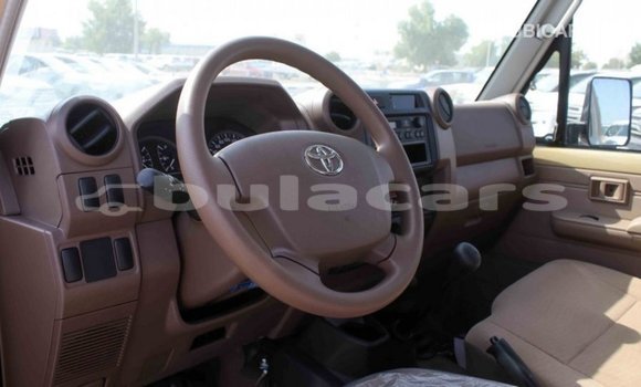 Buy Import Toyota Land Cruiser Beige Car in Import - Dubai in Central Buy Import Toyota Land Cruiser Beige Car in Import - Dubai in Central