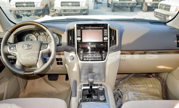 Buy Import Toyota Land Cruiser White Car in Import - Dubai in Central Buy Import Toyota Land Cruiser White Car in Import - Dubai in Central