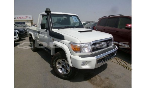 Buy Import Toyota Land Cruiser White Car in Import - Dubai in Central Buy Import Toyota Land Cruiser White Car in Import - Dubai in Central