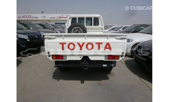 Buy Import Toyota Land Cruiser White Car in Import - Dubai in Central Buy Import Toyota Land Cruiser White Car in Import - Dubai in Central