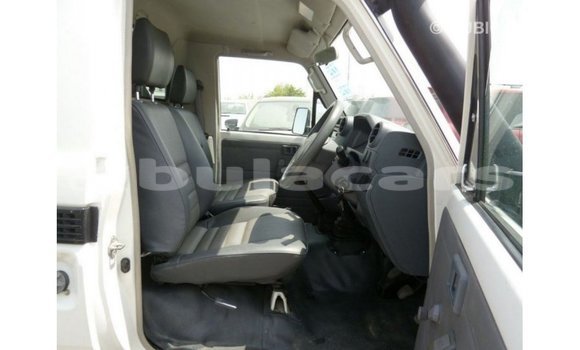 Buy Import Toyota Land Cruiser White Car in Import - Dubai in Central Buy Import Toyota Land Cruiser White Car in Import - Dubai in Central