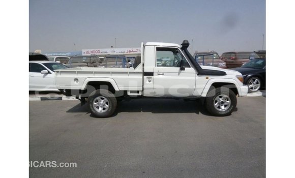 Buy Import Toyota Land Cruiser White Car in Import - Dubai in Central Buy Import Toyota Land Cruiser White Car in Import - Dubai in Central