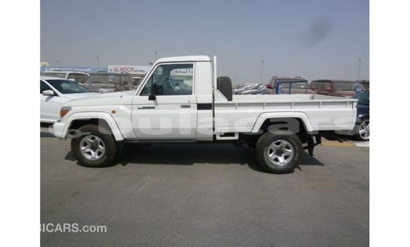 Buy Import Toyota Land Cruiser White Car in Import - Dubai in Central Buy Import Toyota Land Cruiser White Car in Import - Dubai in Central
