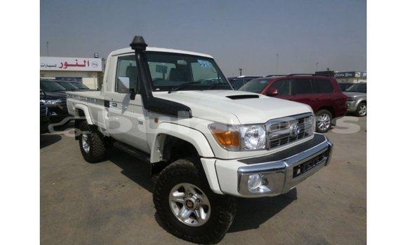 Buy Import Toyota Land Cruiser White Car in Import - Dubai in Central Buy Import Toyota Land Cruiser White Car in Import - Dubai in Central