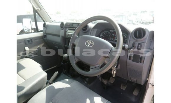 Buy Import Toyota Land Cruiser White Car in Import - Dubai in Central Buy Import Toyota Land Cruiser White Car in Import - Dubai in Central