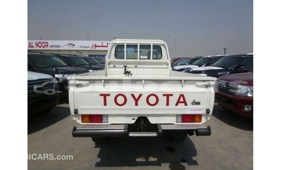 Buy Import Toyota Land Cruiser White Car in Import - Dubai in Central Buy Import Toyota Land Cruiser White Car in Import - Dubai in Central