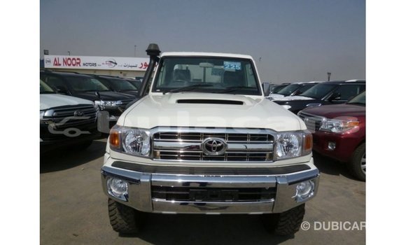 Buy Import Toyota Land Cruiser White Car in Import - Dubai in Central Buy Import Toyota Land Cruiser White Car in Import - Dubai in Central