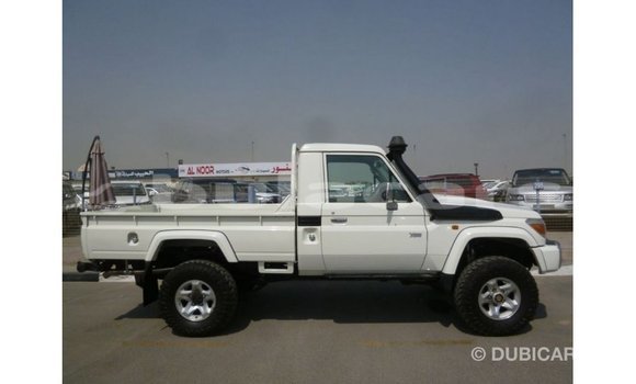 Buy Import Toyota Land Cruiser White Car in Import - Dubai in Central Buy Import Toyota Land Cruiser White Car in Import - Dubai in Central