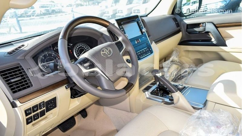 Big with watermark toyota land cruiser central import dubai 6309