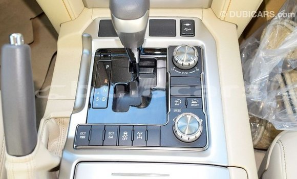 Acheter Import Voiture Toyota Land Cruiser Noir à Import - Dubai, Central Acheter Import Voiture Toyota Land Cruiser Noir à Import - Dubai, Central