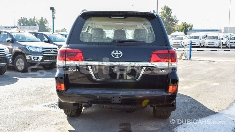 Big with watermark toyota land cruiser central import dubai 6309