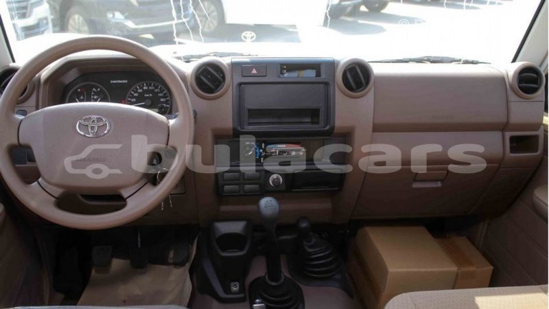 Big with watermark toyota land cruiser central import dubai 6316