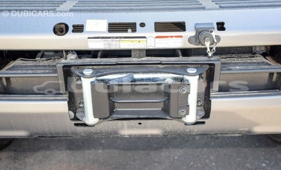 Acheter Import Voiture Toyota Land Cruiser Beige à Import - Dubai, Central Acheter Import Voiture Toyota Land Cruiser Beige à Import - Dubai, Central