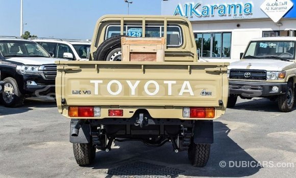 Acheter Import Voiture Toyota Land Cruiser Beige à Import - Dubai, Central Acheter Import Voiture Toyota Land Cruiser Beige à Import - Dubai, Central
