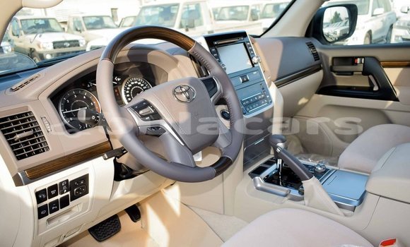 Buy Import Toyota Land Cruiser White Car in Import - Dubai in Central Buy Import Toyota Land Cruiser White Car in Import - Dubai in Central