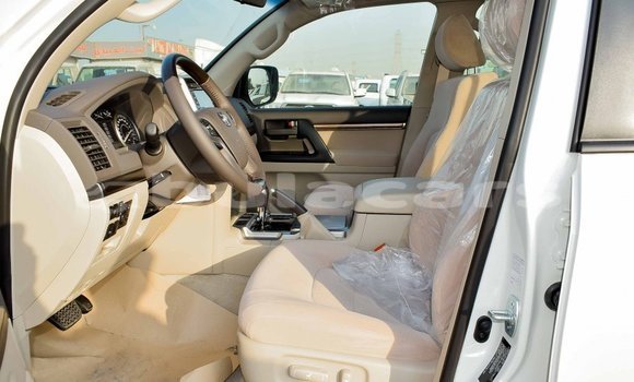 Buy Import Toyota Land Cruiser White Car in Import - Dubai in Central Buy Import Toyota Land Cruiser White Car in Import - Dubai in Central