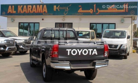 Acheter Import Voiture Toyota Hilux Gris à Import - Dubai, Central Acheter Import Voiture Toyota Hilux Gris à Import - Dubai, Central