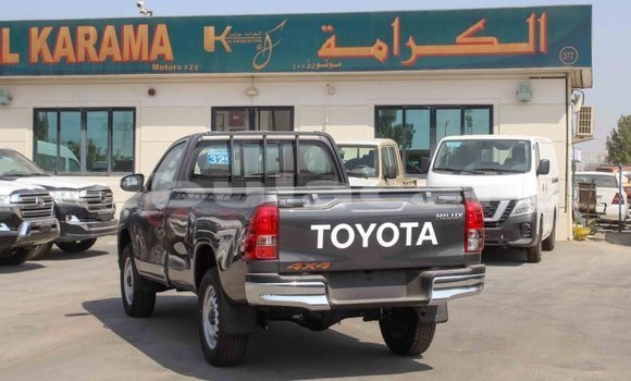 Acheter Import Voiture Toyota Hilux Gris à Import - Dubai, Central Acheter Import Voiture Toyota Hilux Gris à Import - Dubai, Central