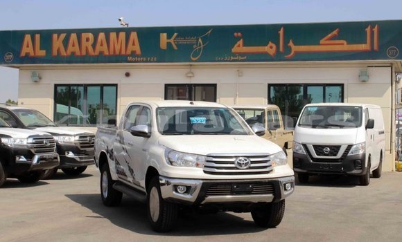 Acheter Import Voiture Toyota Hilux Blanc à Import - Dubai, Central Acheter Import Voiture Toyota Hilux Blanc à Import - Dubai, Central