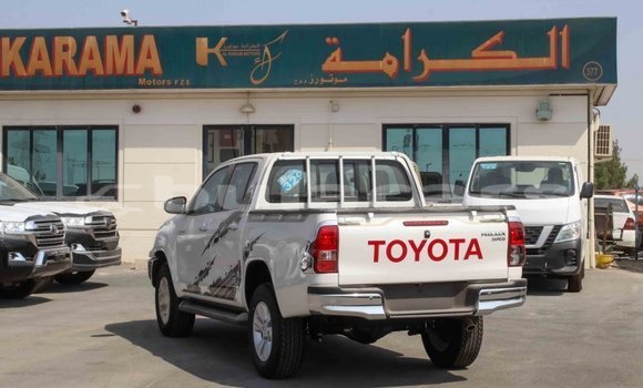 Acheter Import Voiture Toyota Hilux Blanc à Import - Dubai, Central Acheter Import Voiture Toyota Hilux Blanc à Import - Dubai, Central