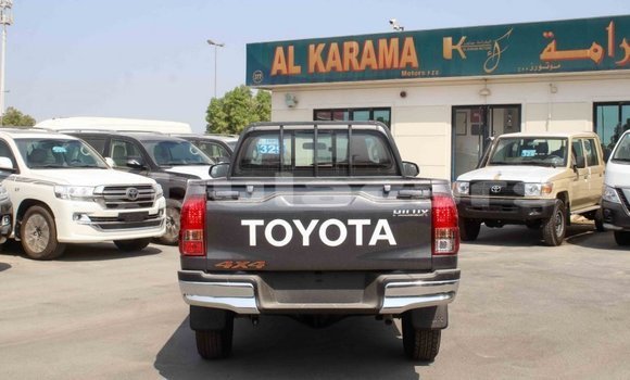 Acheter Import Voiture Toyota Hilux Gris à Import - Dubai, Central Acheter Import Voiture Toyota Hilux Gris à Import - Dubai, Central