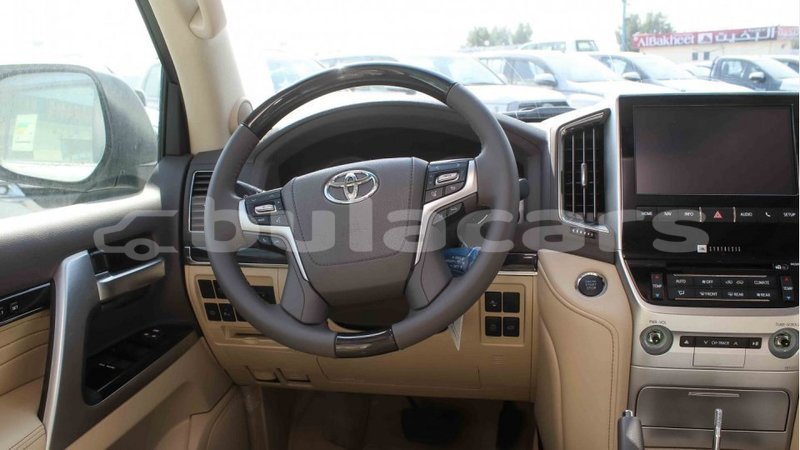 Big with watermark toyota hilux central import dubai 6336