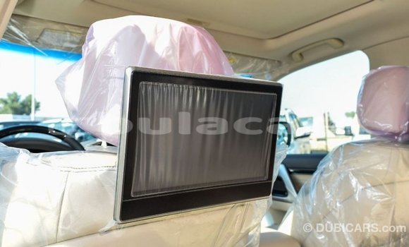 Acheter Import Voiture Toyota Land Cruiser Blanc à Import - Dubai, Central Acheter Import Voiture Toyota Land Cruiser Blanc à Import - Dubai, Central