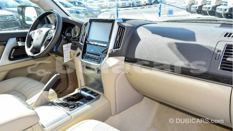 Big with watermark toyota land cruiser central import dubai 6338