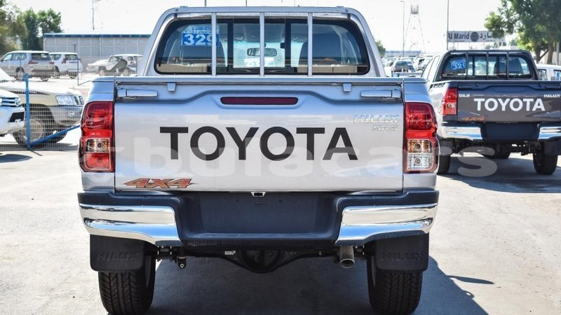 Big with watermark toyota hilux central import dubai 6342