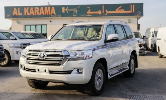 Acheter Import Voiture Toyota Land Cruiser Blanc à Import - Dubai, Central Acheter Import Voiture Toyota Land Cruiser Blanc à Import - Dubai, Central
