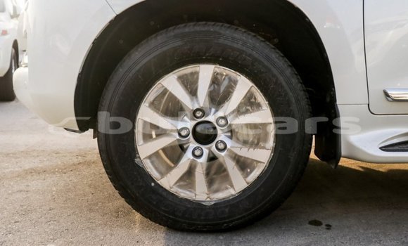 Acheter Import Voiture Toyota Land Cruiser Blanc à Import - Dubai, Central Acheter Import Voiture Toyota Land Cruiser Blanc à Import - Dubai, Central