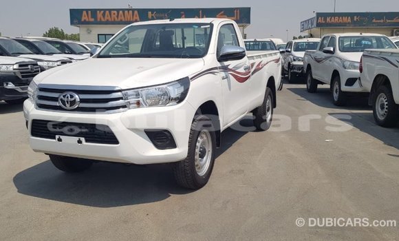 Acheter Import Voiture Toyota Hilux Blanc à Import - Dubai, Central Acheter Import Voiture Toyota Hilux Blanc à Import - Dubai, Central