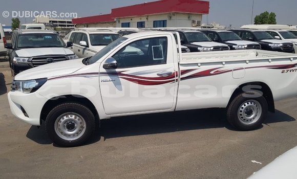 Acheter Import Voiture Toyota Hilux Blanc à Import - Dubai, Central Acheter Import Voiture Toyota Hilux Blanc à Import - Dubai, Central
