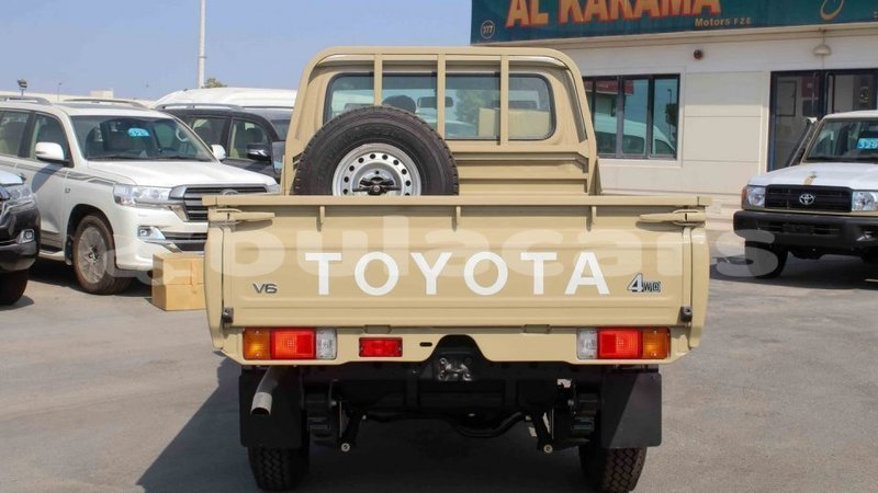 Big with watermark toyota land cruiser central import dubai 6348