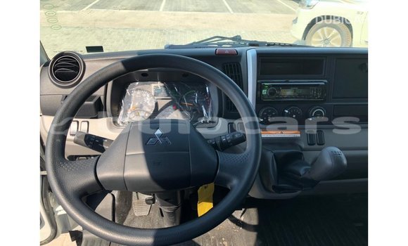 Acheter Import Voiture Mitsubishi Carisma Blanc à Import - Dubai, Central Acheter Import Voiture Mitsubishi Carisma Blanc à Import - Dubai, Central