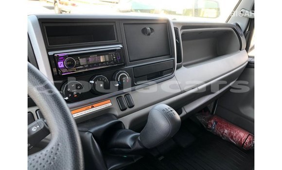 Acheter Import Voiture Mitsubishi Carisma Blanc à Import - Dubai, Central Acheter Import Voiture Mitsubishi Carisma Blanc à Import - Dubai, Central