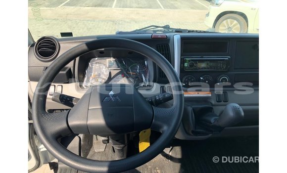 Acheter Import Voiture Mitsubishi Carisma Blanc à Import - Dubai, Central Acheter Import Voiture Mitsubishi Carisma Blanc à Import - Dubai, Central