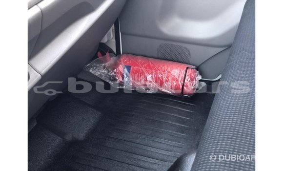 Acheter Import Voiture Mitsubishi Carisma Blanc à Import - Dubai, Central Acheter Import Voiture Mitsubishi Carisma Blanc à Import - Dubai, Central