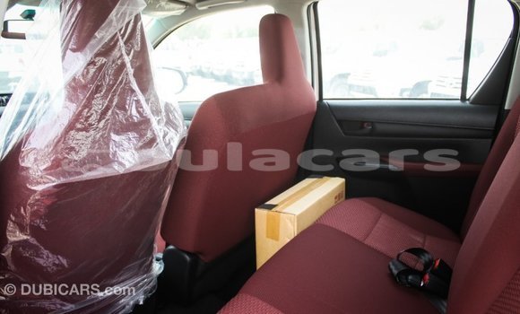 Acheter Import Voiture Toyota Hilux Blanc à Import - Dubai, Central Acheter Import Voiture Toyota Hilux Blanc à Import - Dubai, Central