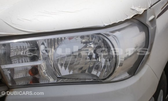 Acheter Import Voiture Toyota Hilux Blanc à Import - Dubai, Central Acheter Import Voiture Toyota Hilux Blanc à Import - Dubai, Central
