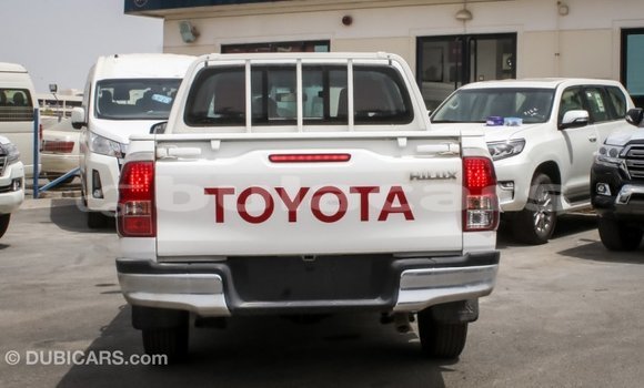 Acheter Import Voiture Toyota Hilux Blanc à Import - Dubai, Central Acheter Import Voiture Toyota Hilux Blanc à Import - Dubai, Central