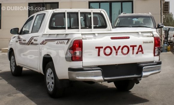 Acheter Import Voiture Toyota Hilux Blanc à Import - Dubai, Central Acheter Import Voiture Toyota Hilux Blanc à Import - Dubai, Central