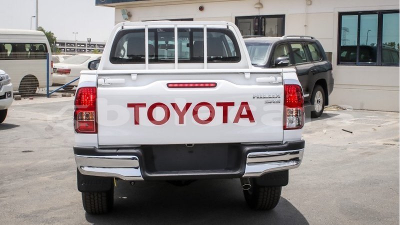 Big with watermark toyota hilux central import dubai 6353