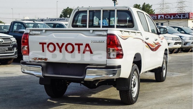 Big with watermark toyota hilux central import dubai 6354