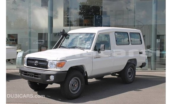 Acheter Import Voiture Toyota Land Cruiser Blanc à Import - Dubai, Central Acheter Import Voiture Toyota Land Cruiser Blanc à Import - Dubai, Central